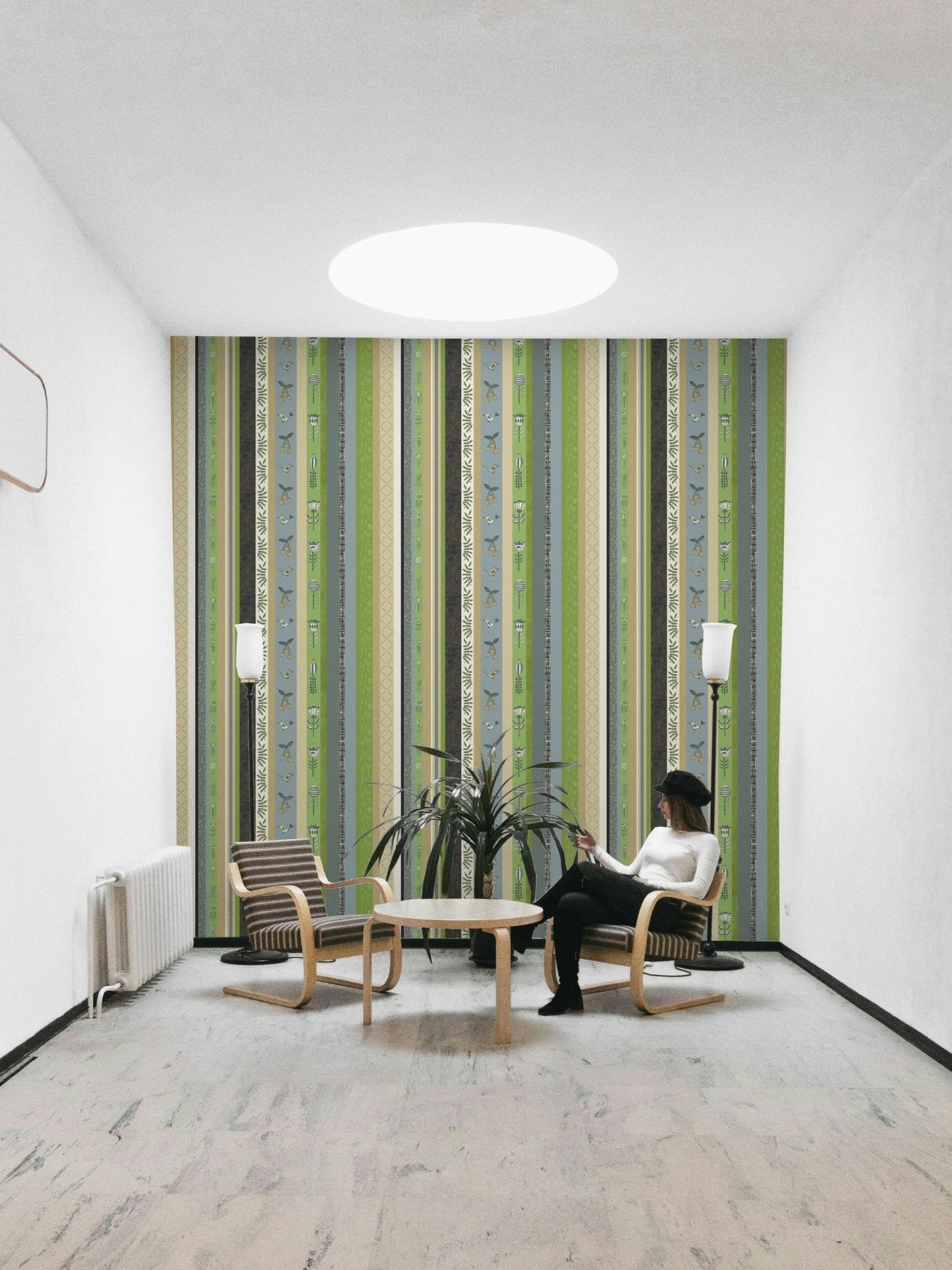 Close-up of a floral stripe on the wallpaper.


