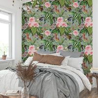 Elegant botanical wallpaper with ferns and trailing vines.


